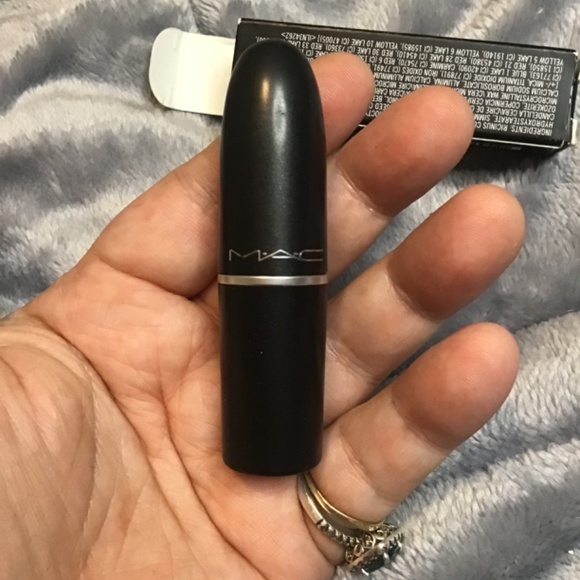 Mac frost lipstick bnib, coral reddish colour - Picture 4 of 8